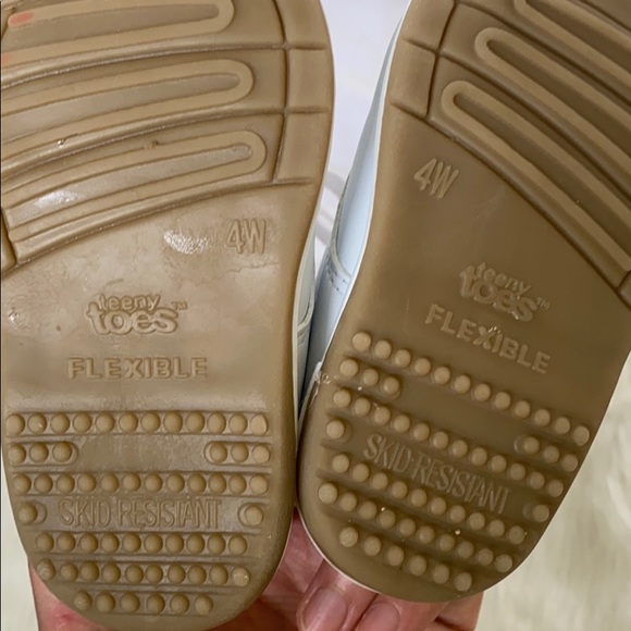 Pink and white formal onesies and white shoes - Picture 10 of 10